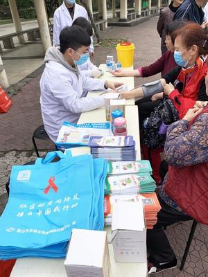 筑牢防艾屏障，共享健康生活——東坡區開展艾滋病防治專項宣傳活動